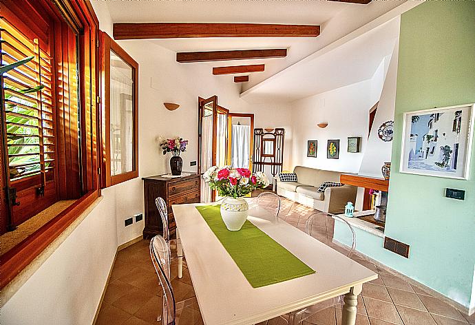 Living room with sofa, dining area, ornamental fireplace, A/C, WiFi internet, and satellite TV . - Villa Lilla . (Galería de imágenes) }}