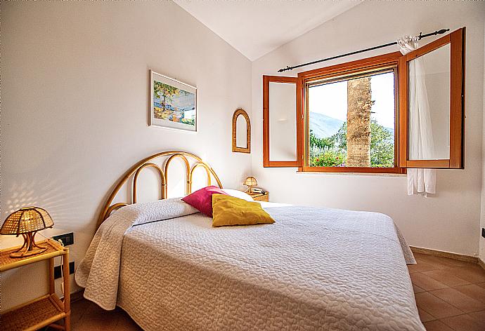 Double bedroom . - Villa Lilla . (Fotogalerie) }}