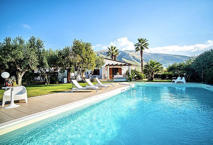 Beautiful villa with private pool, terrace, and garden . - Villa Lilla . (Galerie de photos) }}