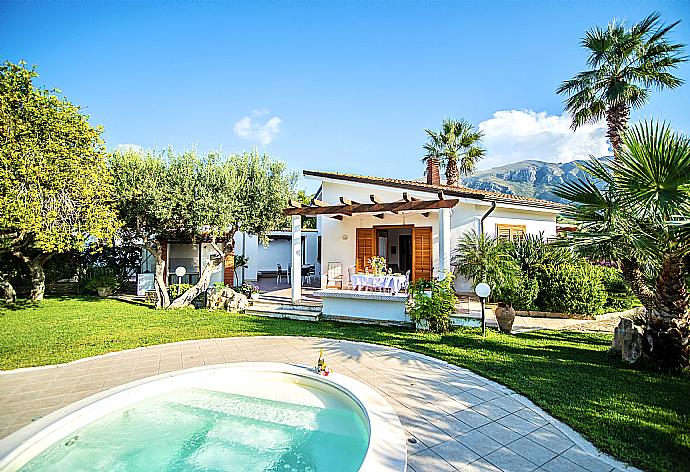 ,Beautiful villa with private pool, terrace, and garden . - Villa Lilla . (Photo Gallery) }}