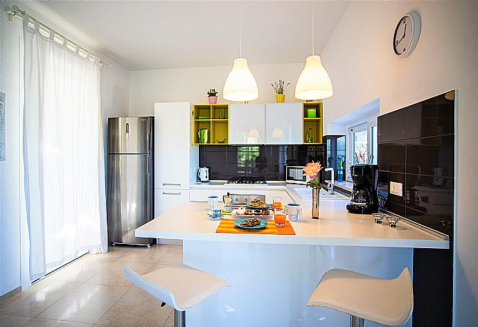 Equipped kitchen . - Villa Orchidea . (Photo Gallery) }}