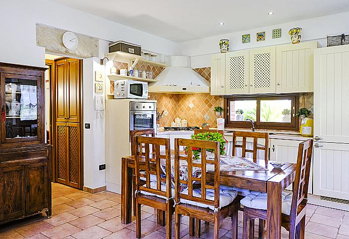 Equipped kitchen . - Villa Peonia . (Fotogalerie) }}