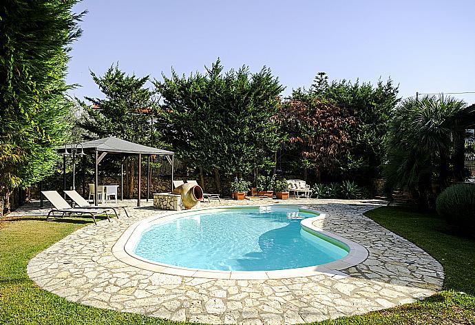 ,Beautiful villa with private pool and terrace . - Villa Peonia . (Галерея фотографий) }}