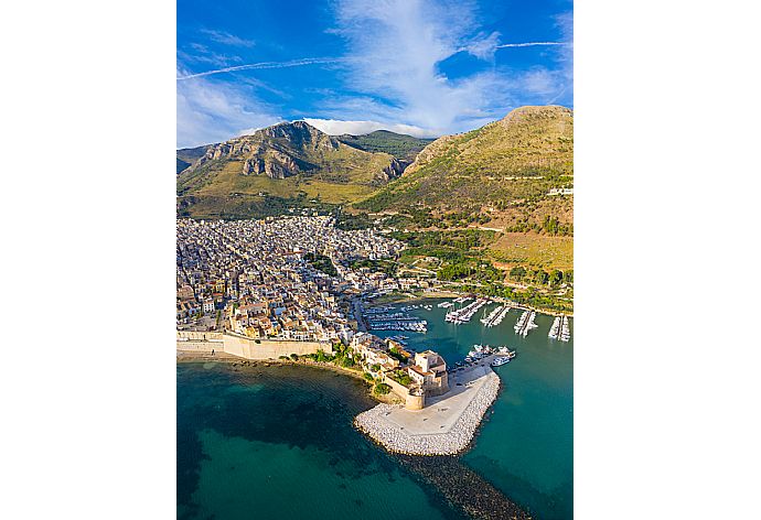 Castellammare del Golfo . - Villa Peonia . (Галерея фотографий) }}