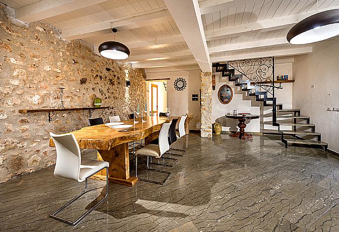 Living room with sofas, dining area, A/C, WiFi internet, and satellite TV . - Villa Primula . (Photo Gallery) }}