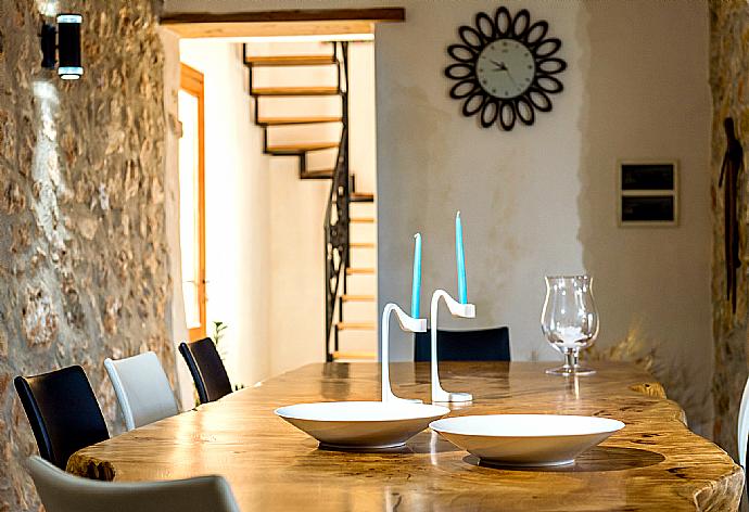 Living room with sofas, dining area, A/C, WiFi internet, and satellite TV . - Villa Primula . (Photo Gallery) }}