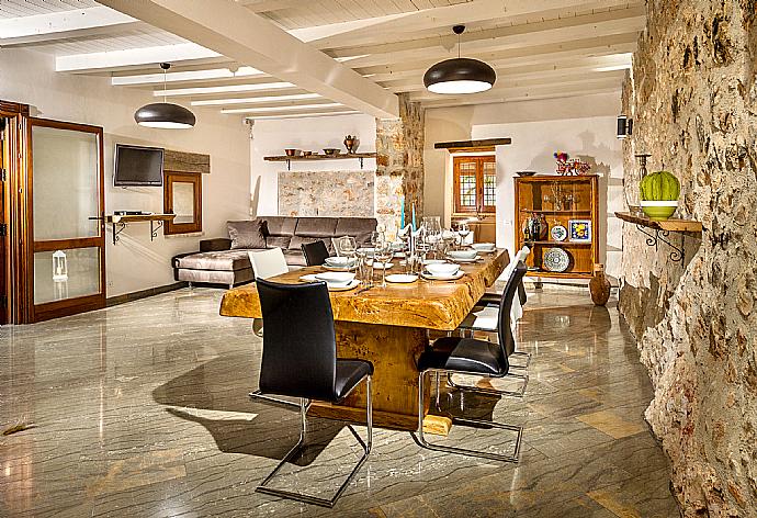 Living room with sofas, dining area, A/C, WiFi internet, and satellite TV . - Villa Primula . (Photo Gallery) }}