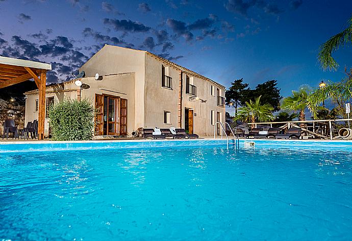Beautiful villa with private pool and terrace with views . - Villa Primula . (Photo Gallery) }}