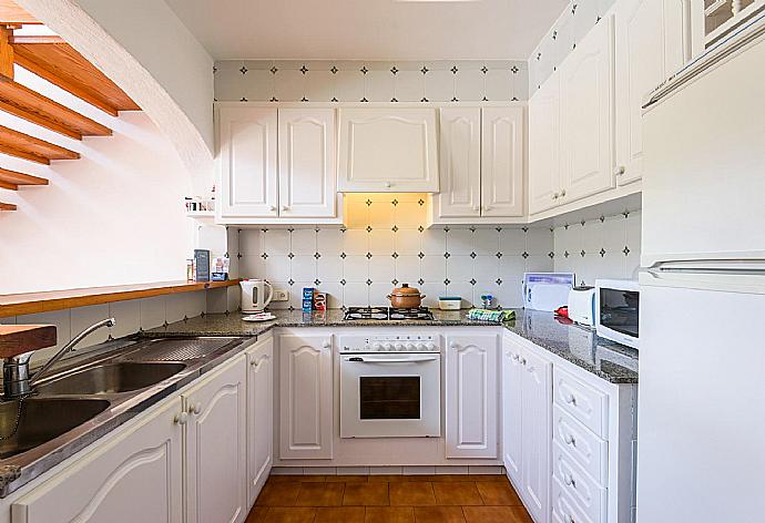 Equipped kitchen . - Eulalia Uno . (Photo Gallery) }}