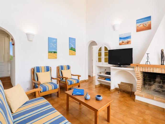Open-plan living room with sofas, dining area, kitchen, ornamental fireplace, A/C, WiFi internet, and satellite TV . - Eulalia Uno . (Galleria fotografica) }}