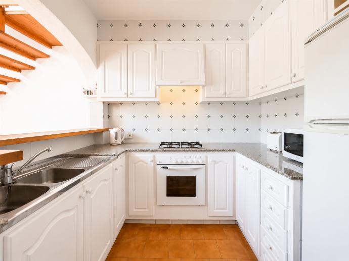 Equipped kitchen . - Eulalia Uno . (Galleria fotografica) }}