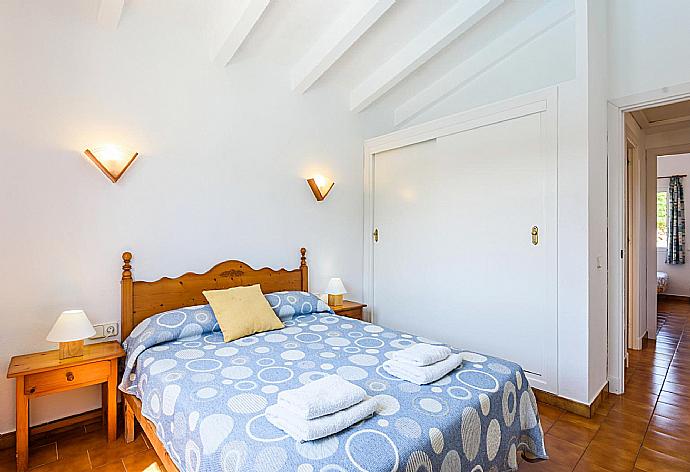 Double bedroom with A/C . - Eulalia Dos . (Galerie de photos) }}