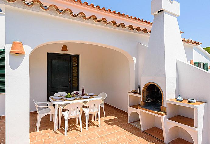 Terrace area with BBQ . - Eulalia Dos . (Galerie de photos) }}