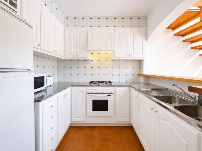 Equipped kitchen . - Eulalia Dos . (Fotogalerie) }}