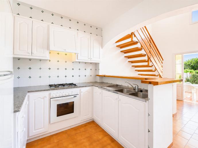 Equipped kitchen . - Eulalia Dos . (Fotogalerie) }}