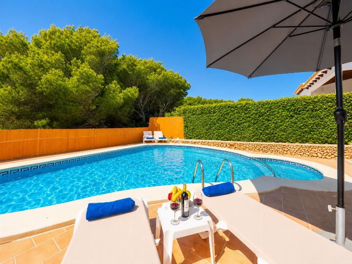 Private pool and terrace . - Eulalia Dos . (Fotogalerie) }}