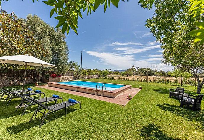 Private pool, terrace, and garden . - Villa Eternidad . (Galería de imágenes) }}