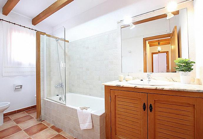 Family bathroom with bath and shower . - Villa Angel . (Photo Gallery) }}