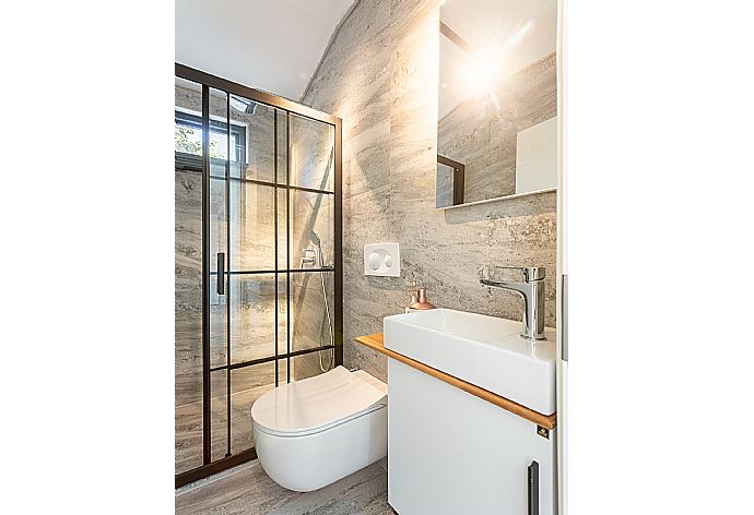 En suite bathroom with shower . - Villa Exclusive Paradise 2 . (Fotogalerie) }}