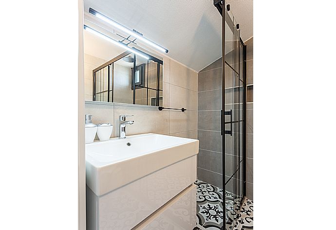 En suite bathroom with shower . - Villa Exclusive Paradise 2 . (Galería de imágenes) }}