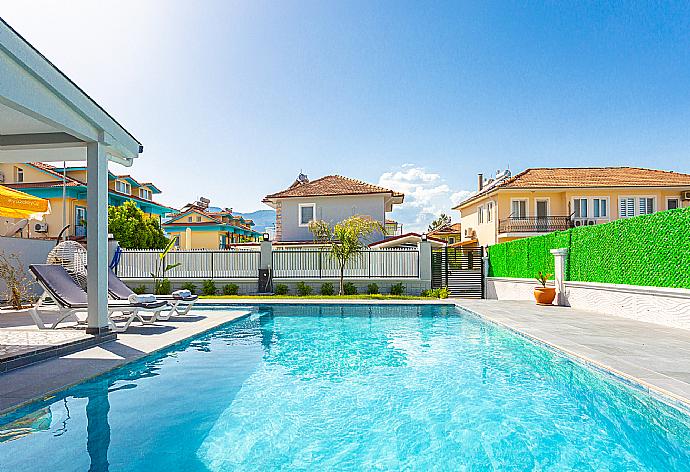 Private pool and terrace . - Villa Exclusive Paradise 3 . (Fotogalerie) }}