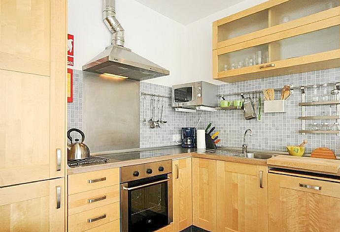 Equipped kitchen . - Villa Can Paco . (Галерея фотографий) }}