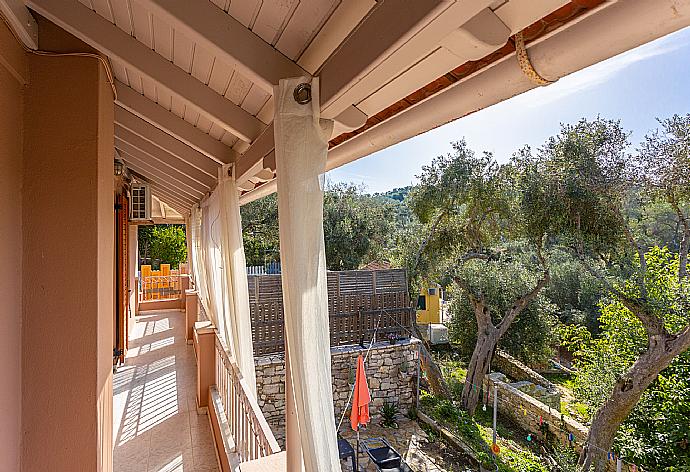 Balcony . - Dimitris Cottage . (Galería de imágenes) }}