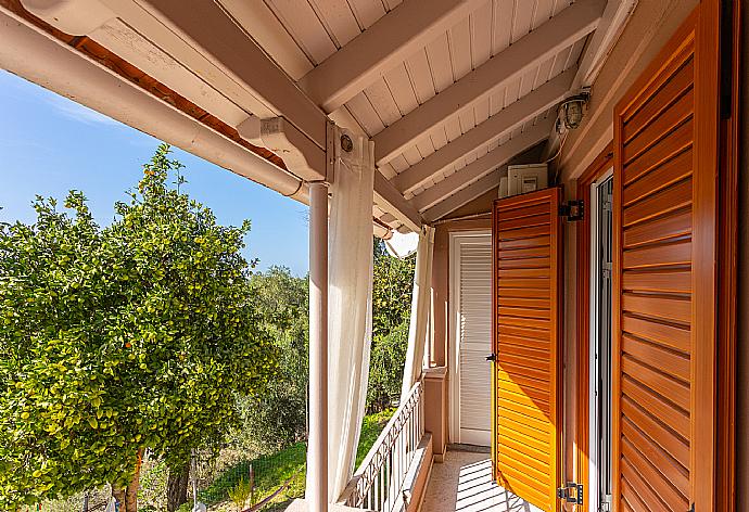 Balcony . - Dimitris Cottage . (Galerie de photos) }}