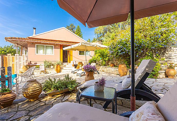 Terrace area . - Dimitris Cottage . (Fotogalerie) }}