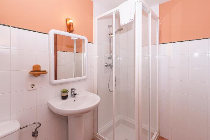 Bathroom with shower . - Villa Can Javi . (Photo Gallery) }}