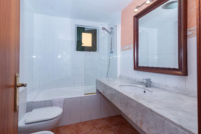 Bathroom with bath . - Villa Can Javi . (Galleria fotografica) }}