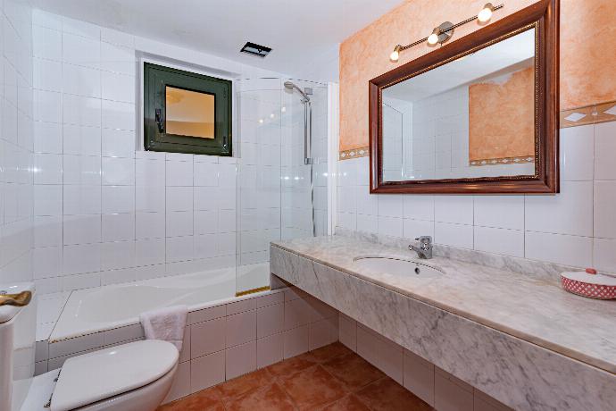 Bathroom with bath . - Villa Can Javi . (Photo Gallery) }}