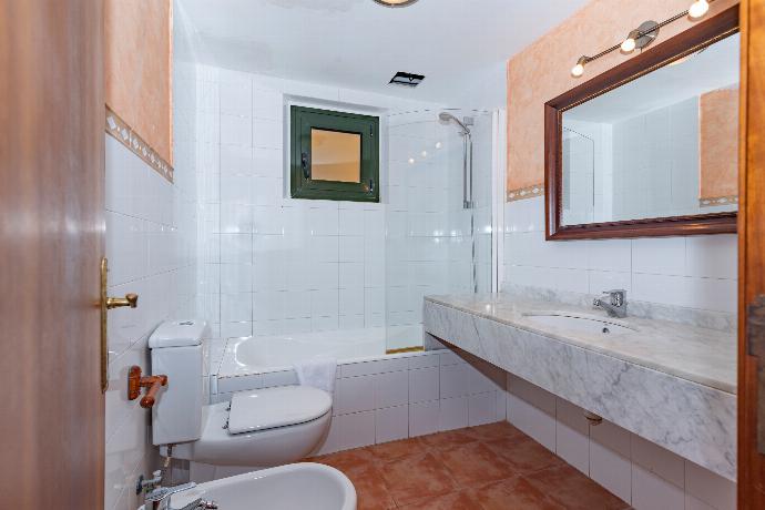 Bathroom with bath . - Villa Can Javi . (Galleria fotografica) }}