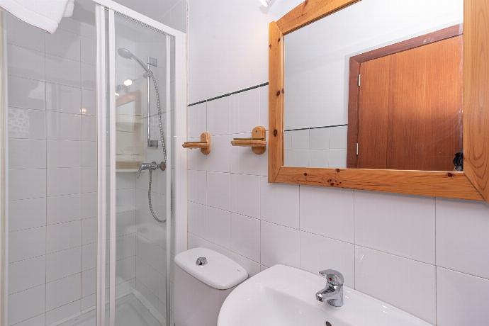 Bathroom with shower . - Villa Can Javi . (Photo Gallery) }}