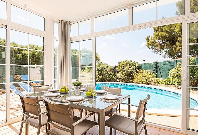 Open-plan living room with sofas, dining area, kitchen, A/C, WiFi internet, satellite TV, and terrace access . - Villa Mestral . (Fotogalerie) }}