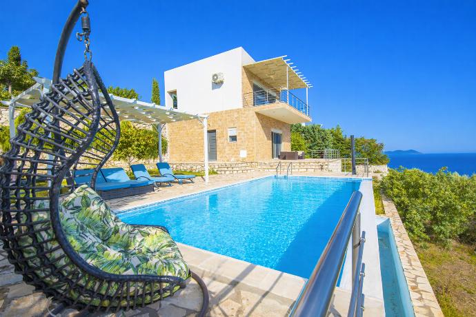  . - Villa Faneromeni . (Galerie de photos) }}