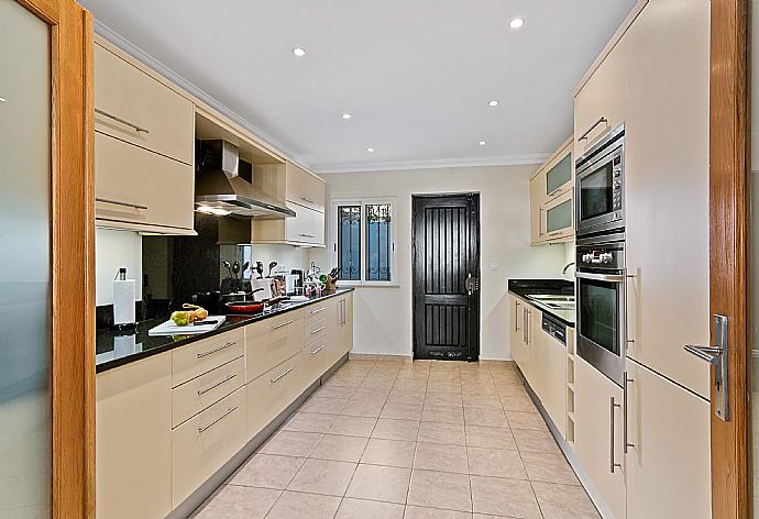 Equipped kitchen and dining area . - Villa Oceano . (Photo Gallery) }}