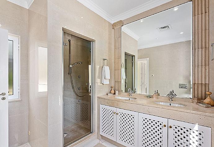 Bathroom with shower. . - Villa Penina . (Photo Gallery) }}