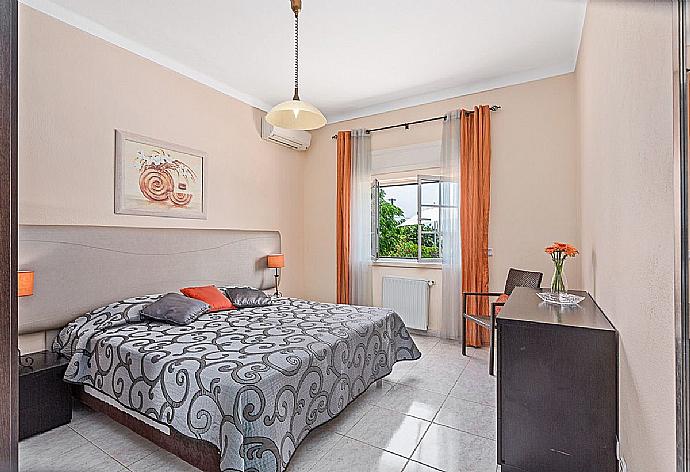 Double bedroom with AC and en-suite bathroom. . - Villa Silves . (Galería de imágenes) }}