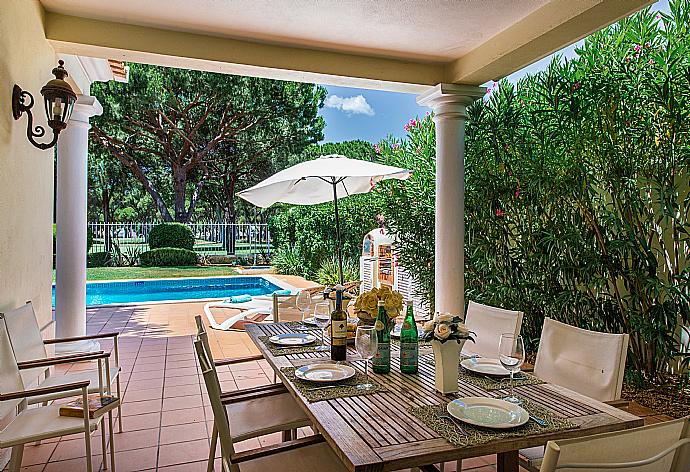 Outdoor dining area. . - Villa Bela Vista . (Fotogalerie) }}