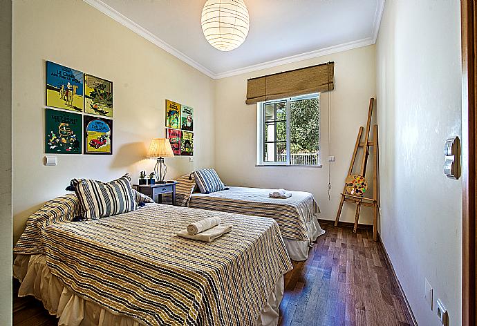 Twin bedroom and en-suite bathroom. . - Villa Bela Vista . (Photo Gallery) }}