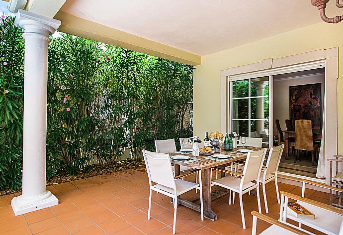 Outdoor dining area. . - Villa Bela Vista . (Galerie de photos) }}