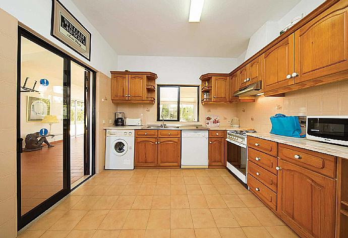 Equipped kitchen. . - Villa Paraiso 2 . (Photo Gallery) }}