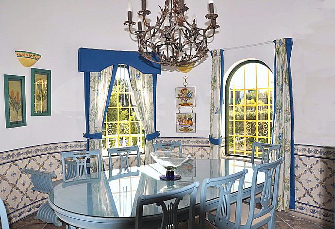 Dining area. . - Villa Adelaide . (Галерея фотографий) }}