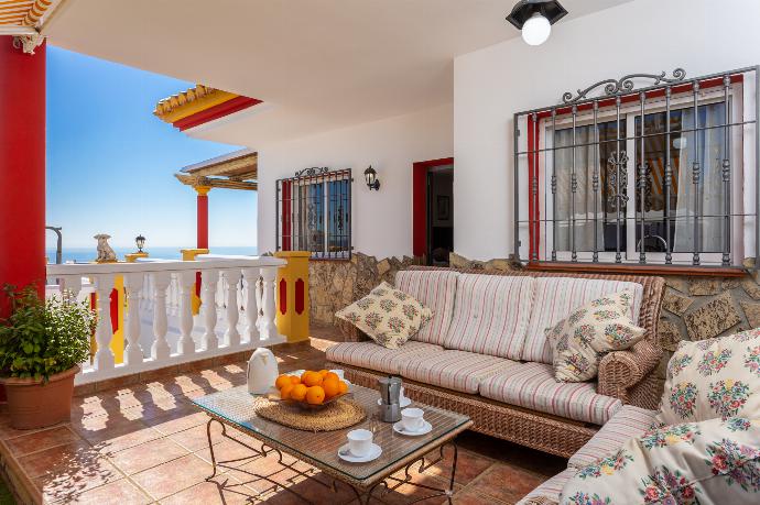 Sheltered terrace area with sea views . - Villa Cortijo Martin . (Fotogalerie) }}