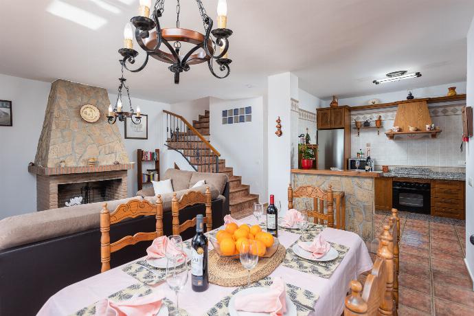 Open-plan living room with sofas, dining area, kitchen, ornamental fireplace, WiFi internet, satellite TV, and sea views . - Villa Cortijo Martin . (Galerie de photos) }}