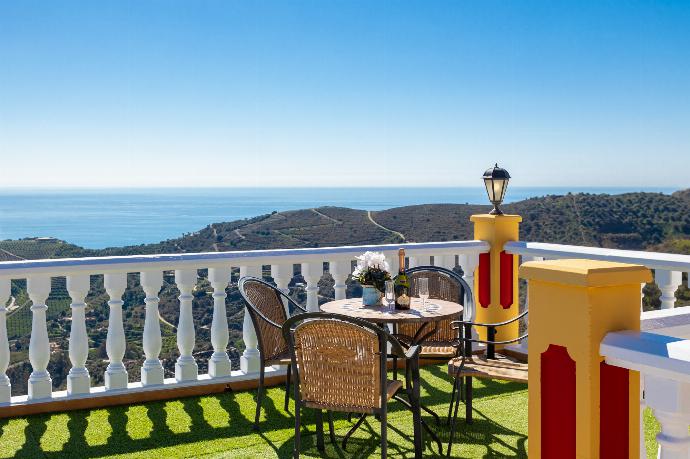 Terrace area with sea views . - Villa Cortijo Martin . (Photo Gallery) }}