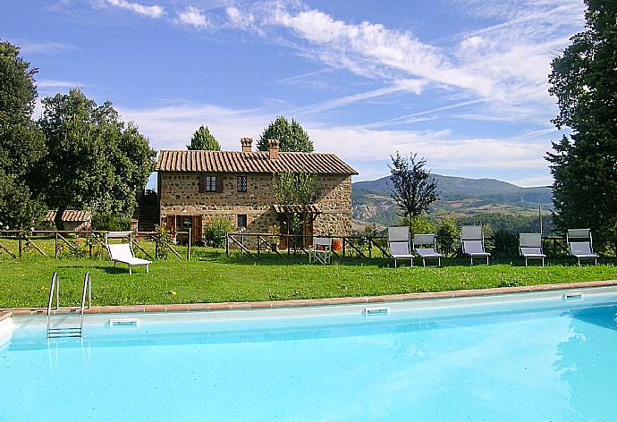 ,Beautiful villa with private pool, terrace, and garden with countryside views  . - Casale Donatelli . (Galería de imágenes) }}