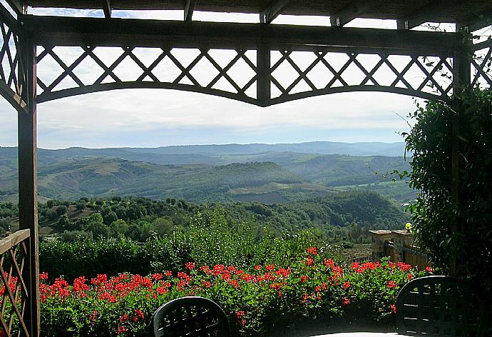 Sheltered terrace area with panoramic countryside views . - Casale Donatelli . (Photo Gallery) }}