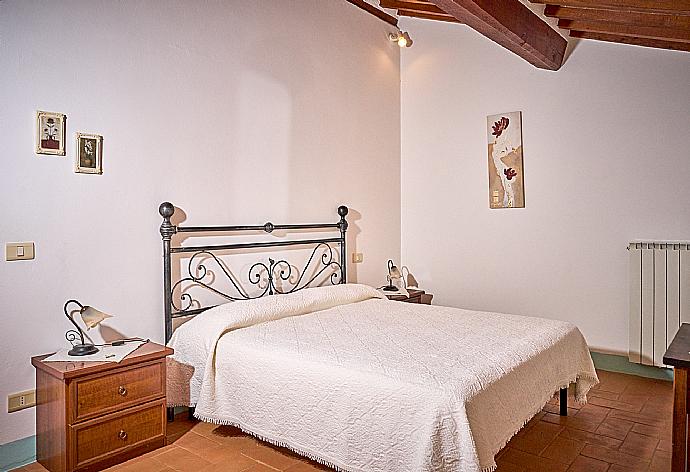Double bedroom . - Casale Donatelli . (Photo Gallery) }}
